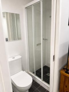 JT Homes Cosy Private 1-Bedroom Stay - 6