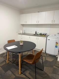 JT Homes Cosy Private 1-Bedroom Stay - 5