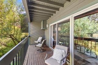 Riverside Dream! Quiet Spot w Deck, 5 Min Walk to Gondola & Main St, condo - 3