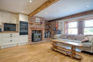 Luxury Home, The Residence Sleeps 10, 2 Hot Tubs & Scenic Views near Durham & Bishop Auckland - 1