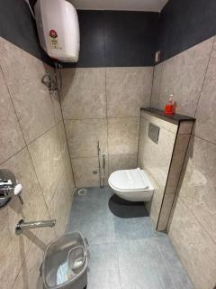 Royal Regal-Rooms & Suites - 8