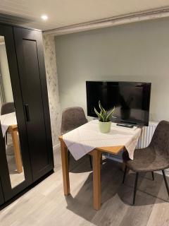 Overnight apartment with double bed, kitchenette, and shower - 0