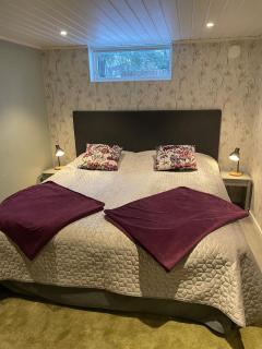 Overnight apartment with double bed, kitchenette, and shower - 5
