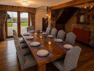 The Barn & The Log Cabin, Sleeps 12, 2 Hot Tubs, Near Durham & Bishop Auckland - 3