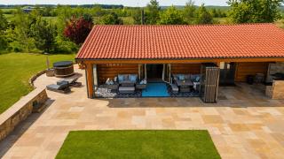 The Barn & The Log Cabin, Sleeps 12, 2 Hot Tubs, Near Durham & Bishop Auckland - 5
