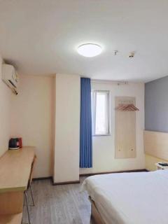 7 Days Inn Guiyang Qingzhen Dongmenqiao Zhijiaocheng - 1