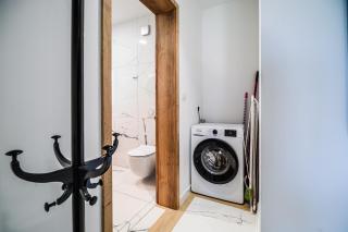 Apartment Central with Private Indoor Parking - 5