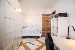 Apartment Central with Private Indoor Parking - 9