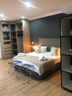 Royal Albert Suites - 8