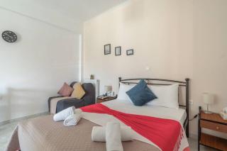 Flo's Apartments - 1