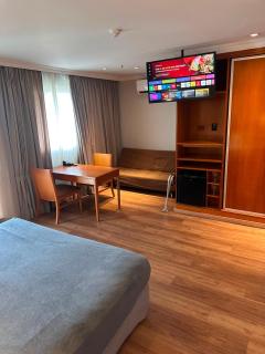 Flat com Vista Panorâmica - Barra da Tijuca - Estacionamento Gratuito - Frigobar - Ar condicionado - Piscina - Academia - Balsa para Praia Grátis - Varanda - Vista Parcial Mar e Lagoa - 9