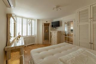 Lakeside Luxury Apartment - 7