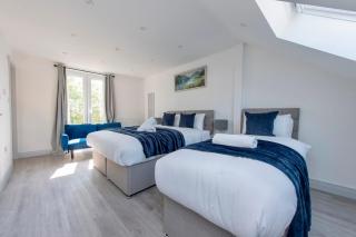 Crystal Unit - 4BR House with Garden and Free Parking - 0