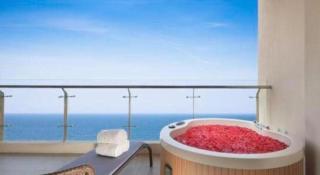 Aloha Oceanfront Suite Resort - 7
