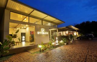 B Town Resort Near Infopark Kakkanad - 0
