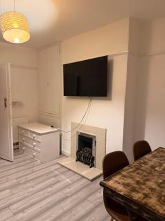 Entire 2 Bedroom Home Sheffield - 5