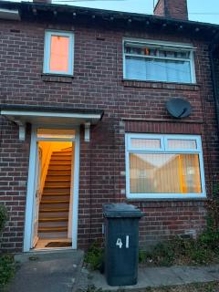 Entire 2 Bedroom Home Sheffield - 1