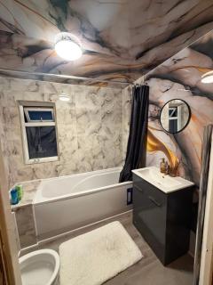 Entire 2 Bedroom Home Sheffield - 3