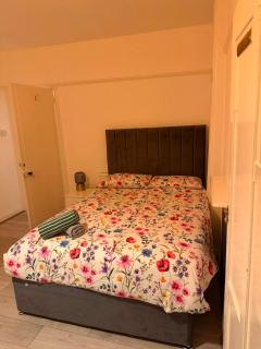 Entire 2 Bedroom Home Sheffield - 2