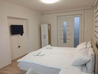 Icoski Apartments - 9