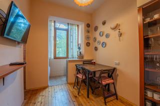 Cozy Top Central 1 Bedroom Apartment - 9