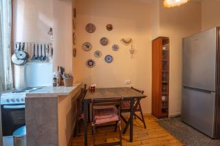 Cozy Top Central 1 Bedroom Apartment - 1