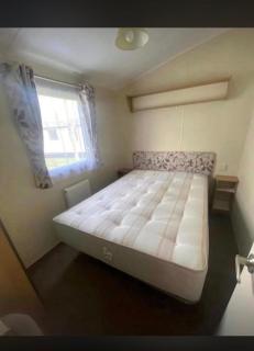 Holiday Home Sleeps 6 with Indoor Pool - 7