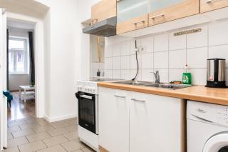 Spacious 2BR Apt with Ideal Location For Long Stay - 7