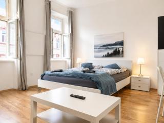 Spacious 2BR Apt with Ideal Location For Long Stay - 3