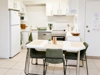 Surfers Paradise Cavill Pool Walk to Beach Orar Stays - 7