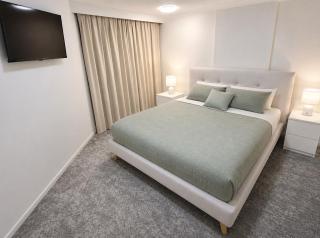 Surfers Paradise Cavill Pool Walk to Beach Orar Stays - 6