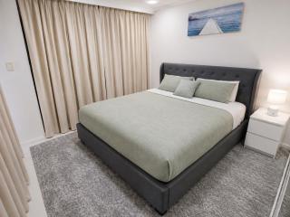 Surfers Paradise Cavill Pool Walk to Beach Orar Stays - 5