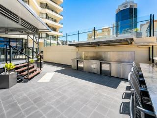 Surfers Paradise Cavill Pool Walk to Beach Orar Stays - 1