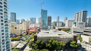 Heart of downtown Miami 2 Bed POOL & GYM - 7