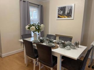 Cozy Gravesend Retreat with 2 Bedrooms - 8