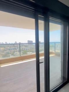 Luxury High-Floor Apt | New Tower | Steps to Mall - 0