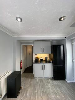 House Sleeps 4- Free Parking Garden Pet Friendly - 3