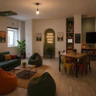 The Courtyard Hostel - 4