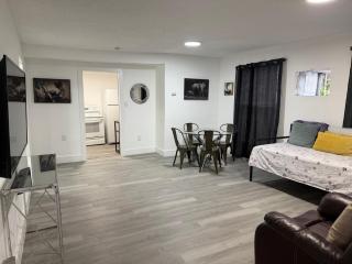 Cozy Home near airport ADRESS 7036 NW 19th Avenue - 5