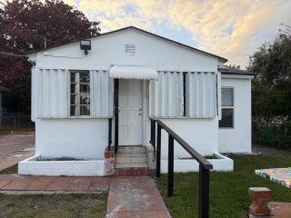 Cozy Home near airport ADRESS 7036 NW 19th Avenue - 2