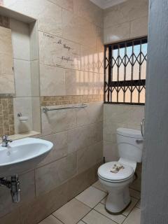 Inyati Guest House - 4