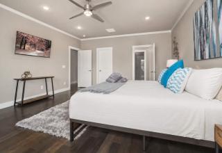 Stylish Downtown 3BR Townhome Walk to Trails - 8