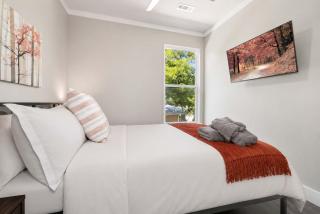 Stylish Downtown 3BR Townhome Walk to Trails - 4