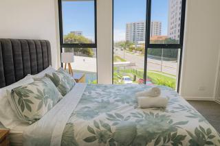 Southport Central Boutique Stay - Space & Fun! - Apartment - 1