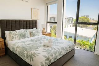 Southport Central Boutique Stay - Space & Fun! - Apartment - 4