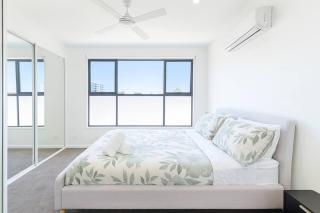 Southport Central Boutique Stay - Space & Fun! - Apartment - 1