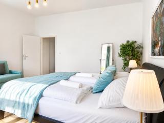 Beautiful 2BR Apartment With WIFI in a Prime Location - Vienna - 2