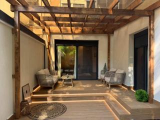 Central Apartment with Patio - 2