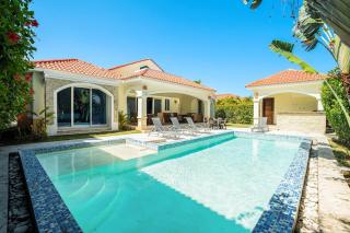 Peaceful 3 BR Villa with pool Near Santa Fe Waterpark - 0
