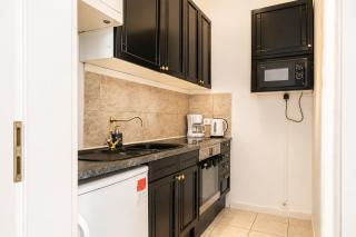 Stylish 2BR, Perfect Location & Well Connected - Vienna - 7
